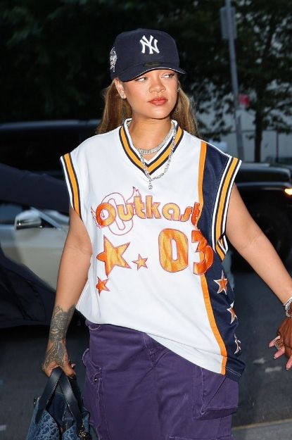 Basketball jersey streetwear look